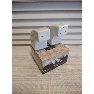 Pfaltzgraff Swoop white ceramic salt and pepper shakers set 634-025-00 with box